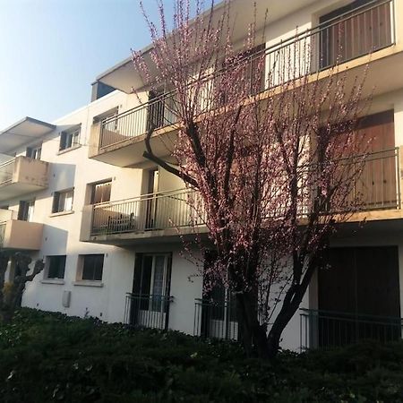 Appartement Avec Balcon Et Parking Prive Roanne Bagian luar foto