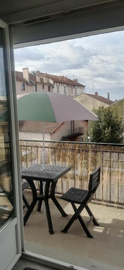 Appartement Avec Balcon Et Parking Prive Roanne Bagian luar foto